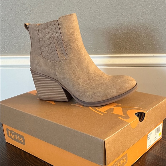 Kork-Ease Shoes - NEW in box Kork-Ease 7.5 Women's Taupe Ankle Booties Harley Natural slide on tan